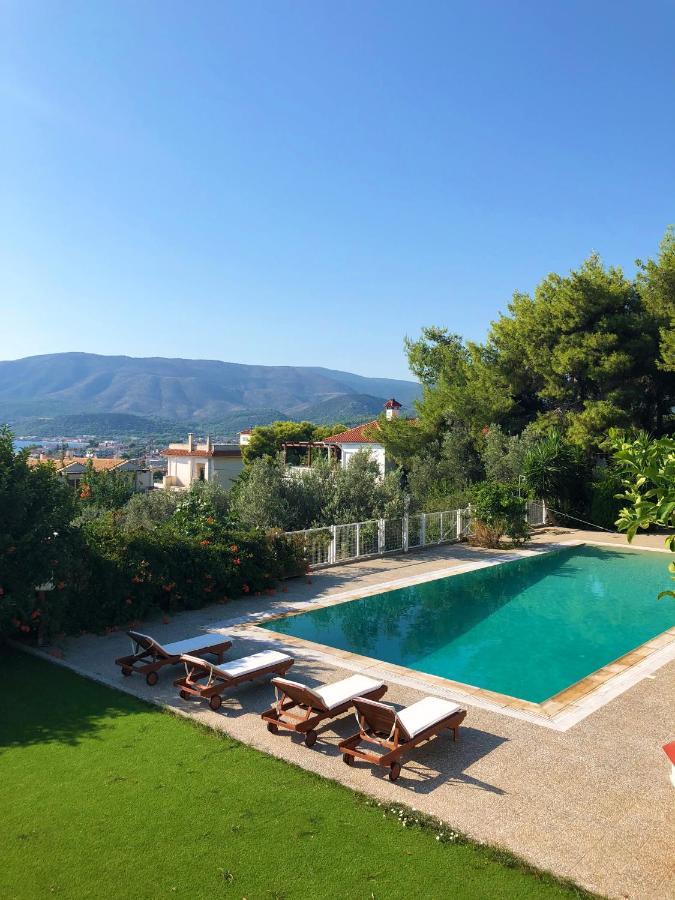 Villa The House Of Gratitude - Poolside Retreat Loutra Oraias Elenis Exterior foto