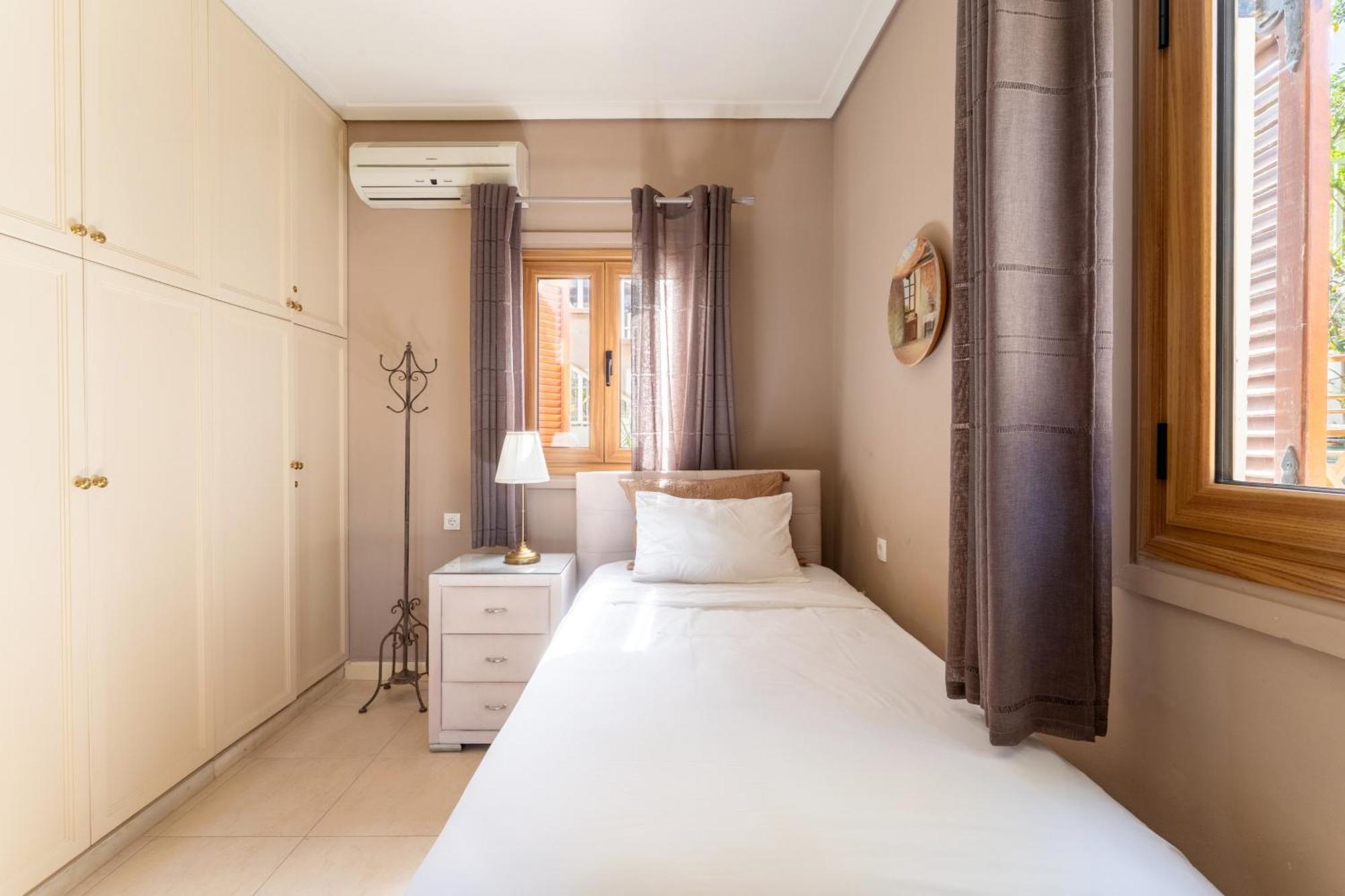 Villa The House Of Gratitude - Poolside Retreat Loutra Oraias Elenis Exterior foto